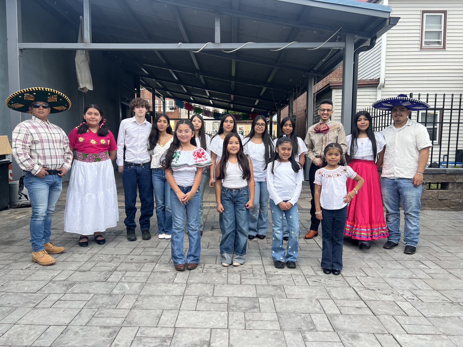 Herencia Folclórica Juvenil de Newburgh — youth dance troupe in traditional dress